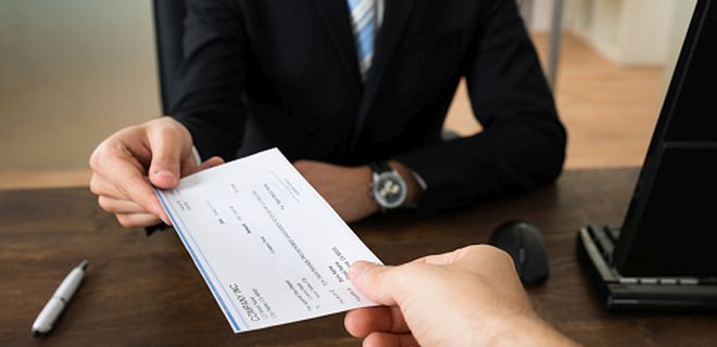 Can a cheque drawn in favour of guardian be deposited in minor’s account?